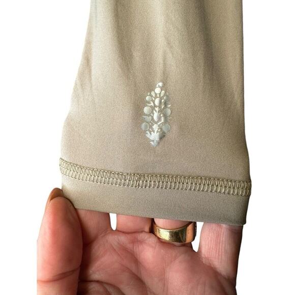 FREE PEOPLE Movement Mushroom With A Twist Workout Top Size Medium Shirt Brown - Picture 3 of 10